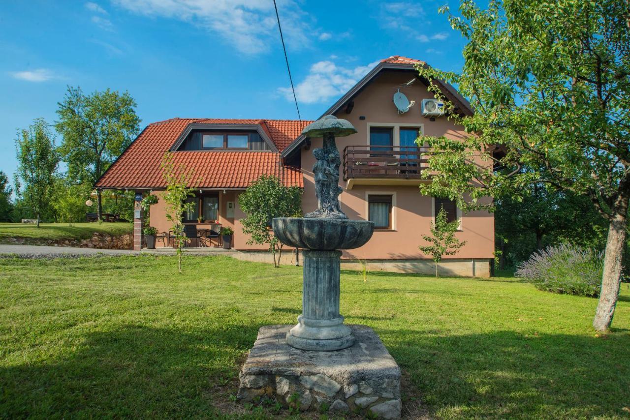 Studio Apartment Karlo Dreznik Grad Luaran gambar