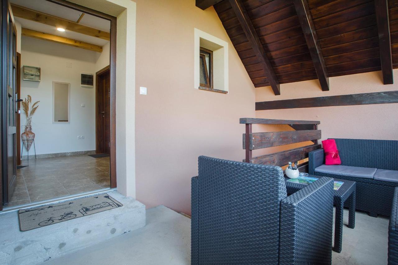 Studio Apartment Karlo Dreznik Grad Luaran gambar