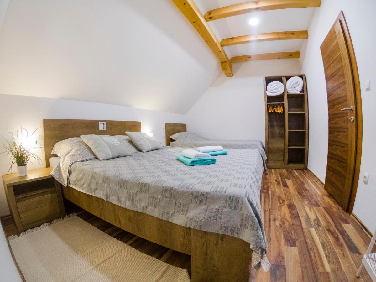 Studio Apartment Karlo Dreznik Grad Luaran gambar