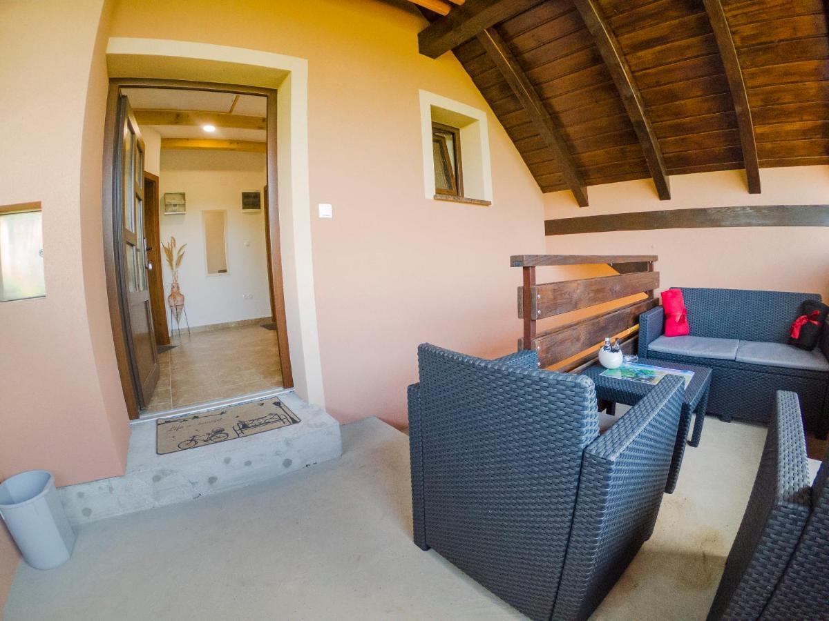 Studio Apartment Karlo Dreznik Grad Luaran gambar
